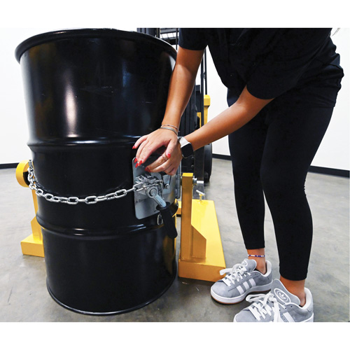 Porte-baril pour chariot &agrave; fourche, Pour 55 gal. US (45,8 gal imp&eacute;rial) R.M.G. Prévention