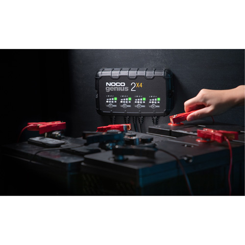 Genius&reg; 2X4 4-Bank, 8-Amp Battery Charger R.M.G. Prévention