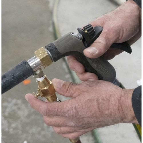 Outil de rinçage &agrave; contre-courant pour radiateur avec air R.M.G. Prévention