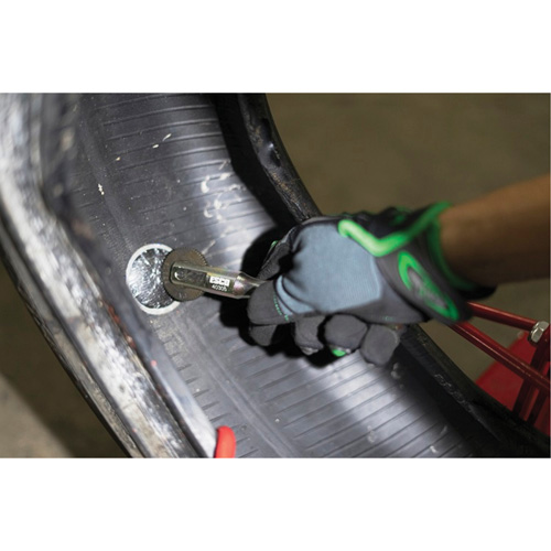 Outil robuste de roulage pour r&eacute;paration de pneus avec roulette &agrave; patch en acier R.M.G. Prévention