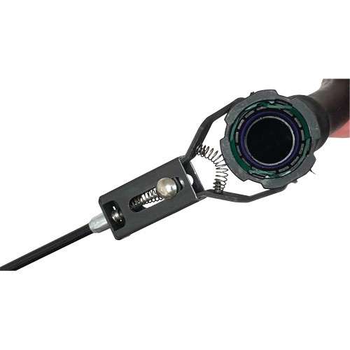 Pince pour raccords &agrave; bouton avec c&acirc;ble de 23 po R.M.G. Prévention