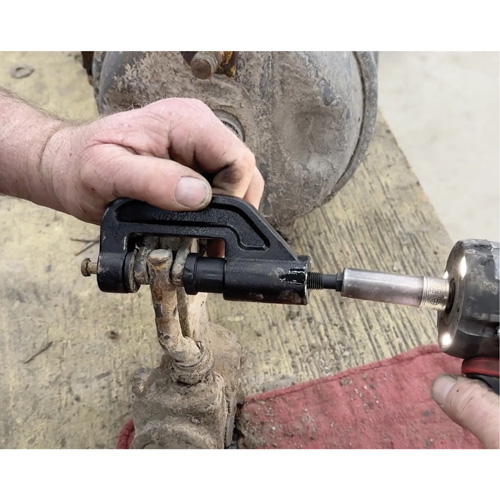 Presse-axe de tige de r&eacute;gleur de jeu pour camions de classes 6 &agrave; 8 R.M.G. Prévention