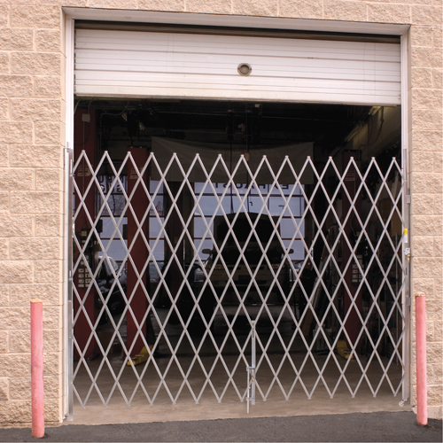 Barri&egrave;res de s&eacute;curit&eacute; galvanis&eacute;es repliables, Repliable simple fixe, 4' lo x 6' 6" h d&eacute;ploy&eacute; R.M.G. Prévention