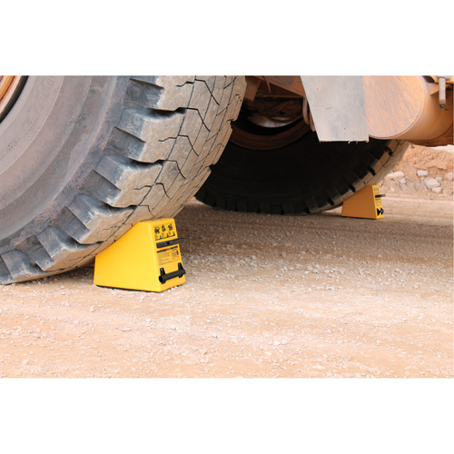 Checkers Safety Heavy-Duty Ultra Class Mining Wheel Chock, HDPE, Yellow, 14-1/2" W x 17-1/2" D x 16" H R.M.G. Prévention
