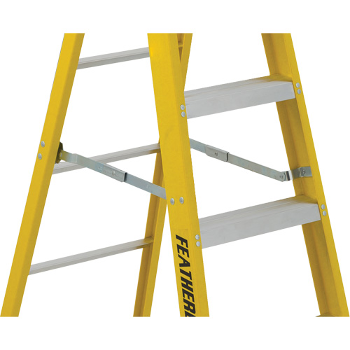Industrial Heavy-Duty Stepladders (6900 Series), 4', Fibreglass, 300 lbs. Capacity, Type 1A R.M.G. Prévention