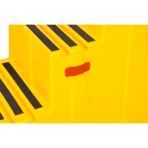 Escabeau industriel, 3 marches, 34-13/16" x 22-7/16" x Hauteur 28-1/2" R.M.G. Prévention