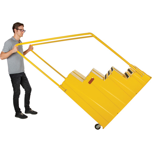 Escabeau industriel, 4 marches, 44" x 22-1/4" x Hauteur 65-1/8" R.M.G. Prévention