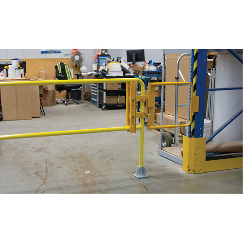 Safety Swing Gate, 21" H x 16" - 26" W R.M.G. Prévention
