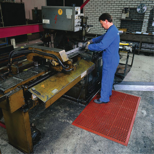 Tapis de s&eacute;rie Competitor, &agrave; fentes, 3' x 5' x 7/8", Orange, Caoutchouc naturel R.M.G. Prévention