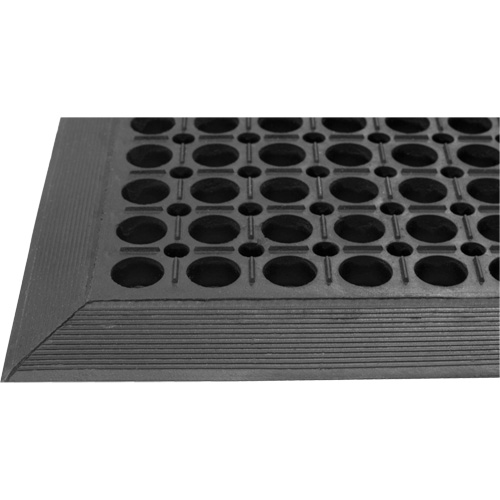 Competitor Series Mats, Slotted, 3' x 5' x 7/8", Black, Natural Rubber R.M.G. Prévention