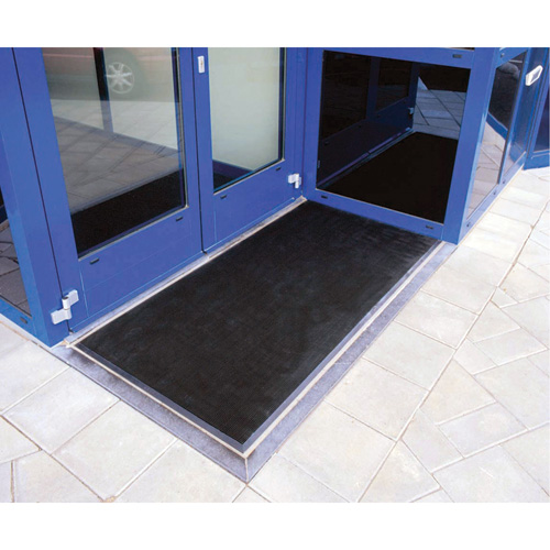 Tapis Gritstop Fingermat, Caoutchouc, Grattoir Type, Motif Textur&eacute;, 2-2/3" x 3-3/4", Noir R.M.G. Prévention