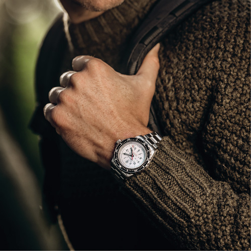 Grande montre automatique de plong&eacute;e &eacute;dition arctique GSAR avec bracelet en acier inoxydable, Num&eacute;rique, &agrave; piles, 41 mm, Argent R.M.G. Prévention