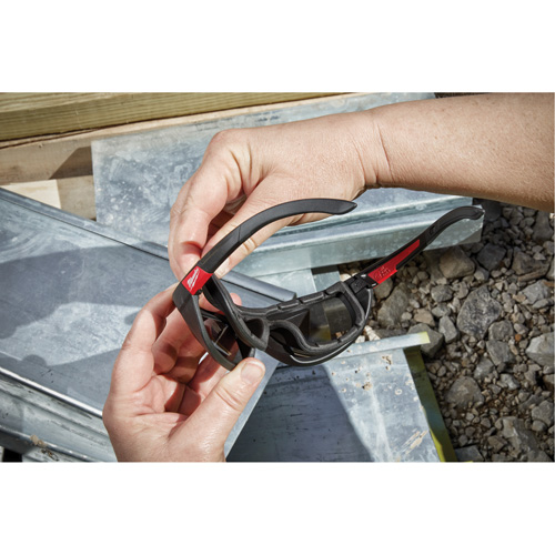 Lunettes de s&eacute;curit&eacute; performantes avec joint, Lentille Noir, Polaris&eacute;, R&eacute;pond ou surpasse la norme CSA Z94.3 R.M.G. Prévention