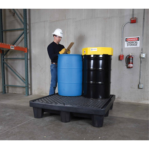 Ultra-Spill Pallet mod&egrave;le &eacute;conomique, 4 barils, Capacit&eacute; de d&eacute;versement 66 gal. US, 53" x 53" x 11,8" R.M.G. Prévention