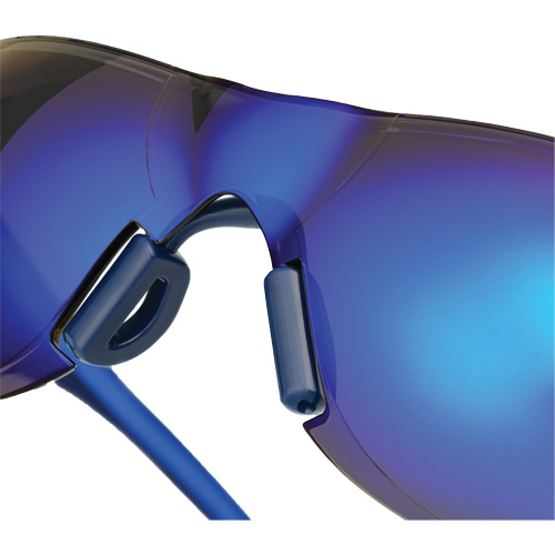 Lunettes de s&eacute;curit&eacute; Adapt Lite, Lentille Miroir bleu, Antibu&eacute;e/Anti-&eacute;gratignures, ANSI Z87+/R&eacute;pond ou surpasse la norme CSA Z94.3 R.M.G. Prévention