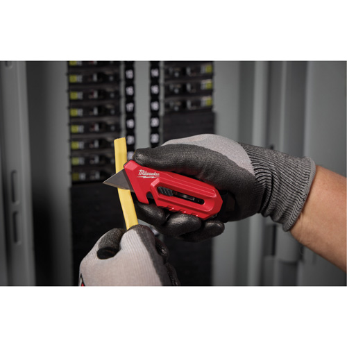 Couteau utilitaire compact pour usage multiple R.M.G. Prévention