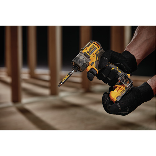 Trousse de tournevis &agrave; moteur sans balai Xtreme, 1/4", 12 V, 200 UWO couple max., Lithium-ion bloc-pile R.M.G. Prévention