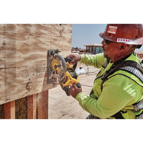 FlexVolt&reg; Worm Drive Style Saw (Tool Only), 7-1/4", 60 V R.M.G. Prévention