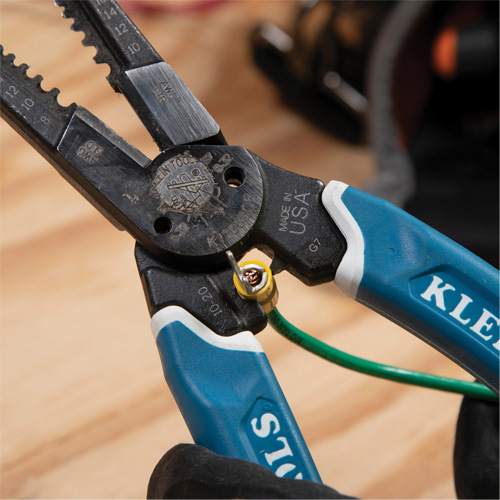 Outil polyvalent Klein-Kurve pour d&eacute;nuder, couper et sertir les fils, 8-1/4" lo, 8 - 20 AWG R.M.G. Prévention