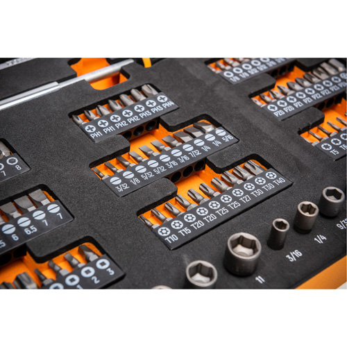 Jeu d'outils &agrave; t&ecirc;te &eacute;troite pour m&eacute;canicien dans un plateau de rangement en mousse R.M.G. Prévention