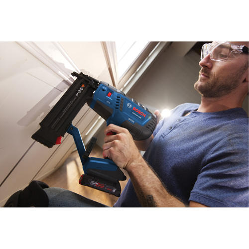 Brushless 18-Gauge Brad Nailer Kit with Standard Power Battery, 18 V, Lithium-Ion R.M.G. Prévention