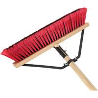 Balai-brosse &agrave; manche renforc&eacute;, 18", Moyen, Soies PVC R.M.G. Prévention