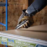 Couteau autoverrouillable, 18 mm, Acier au carbone, Robuste, Prise en Aluminium R.M.G. Prévention