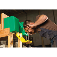 Poste de douche oculaire, Aliment&eacute; par gravit&eacute;, Capacit&eacute; 9 gal., Conformit&eacute; ANSI Z358.1 R.M.G. Prévention