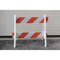 Barricades, En A, 28,6" lo x 40" h, Orange/Blanc R.M.G. Prévention