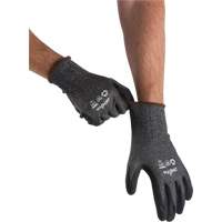Gants &eacute;cologiques, l&eacute;gers, et r&eacute;sistants &agrave; la coupe, &agrave; haute dext&eacute;rit&eacute;, Taille 8, Calibre 21, Rev&ecirc;tement Mousse de nitrile, Enveloppe en Acier inoxydable/PEHP/rPET, ASTM ANSI niveau A5 R.M.G. Prévention