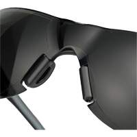 Lunettes de s&eacute;curit&eacute; Adapt Lite, Lentille Fum&eacute;e, Antibu&eacute;e/Anti-&eacute;gratignures, ANSI Z87+/R&eacute;pond ou surpasse la norme CSA Z94.3 R.M.G. Prévention