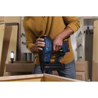 Brushless 18-Gauge Brad Nailer Kit with Standard Power Battery, 18 V, Lithium-Ion R.M.G. Prévention