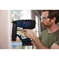 Brushless 18-Gauge Brad Nailer Kit with Standard Power Battery, 18 V, Lithium-Ion R.M.G. Prévention