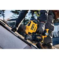 Ensemble de cloueuse 15° sans fil pour bobine de toiture, 20 V, Lithium-ion R.M.G. Prévention